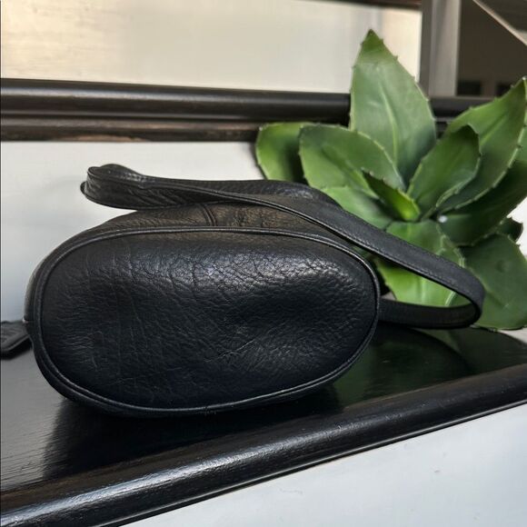 Vintage Genuine Leather Drawstring Bucket Shoulder Bag, Soft Luxurious Purse - Picture 5 of 10